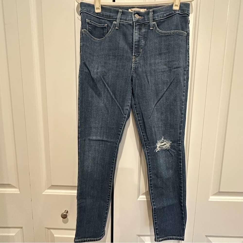 Levi’s 311 Shaping Skinny